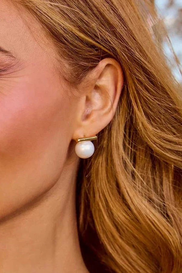 Minimalist Balance Beam Pearl Earrings