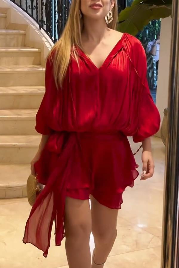 V-neck dress with puff sleeves and ruffled hem