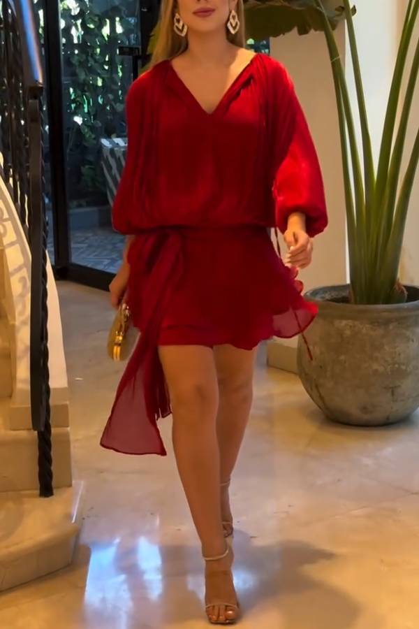 V-neck dress with puff sleeves and ruffled hem
