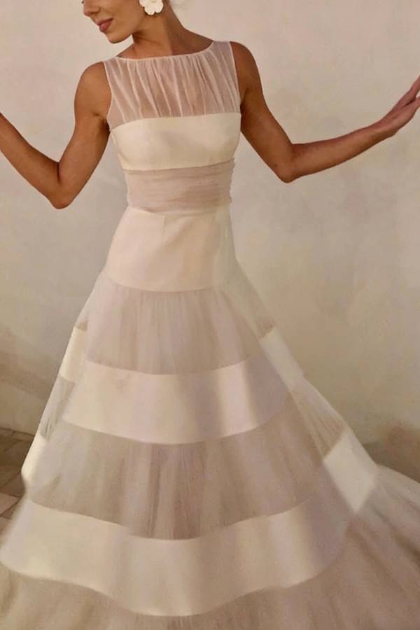 Darling You Pleated Tulle Satin Patchwork Boat Neck Sleeveless Formal Maxi Dress