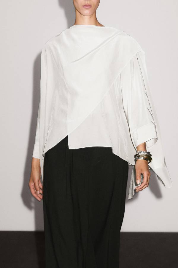Short flowing cape with sleeve detail