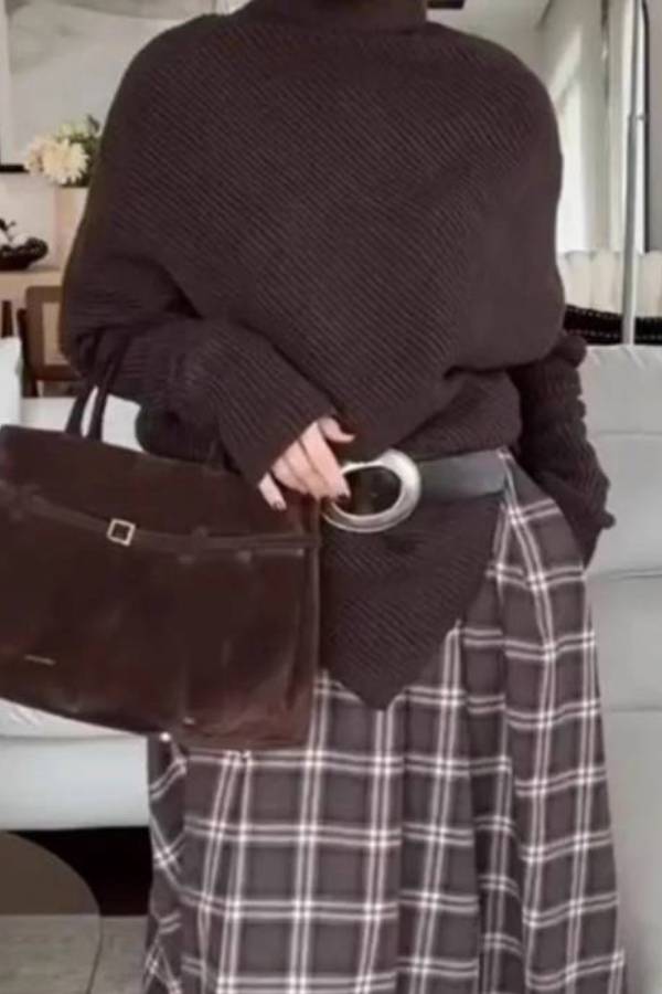 Irregular hem turtleneck sweater